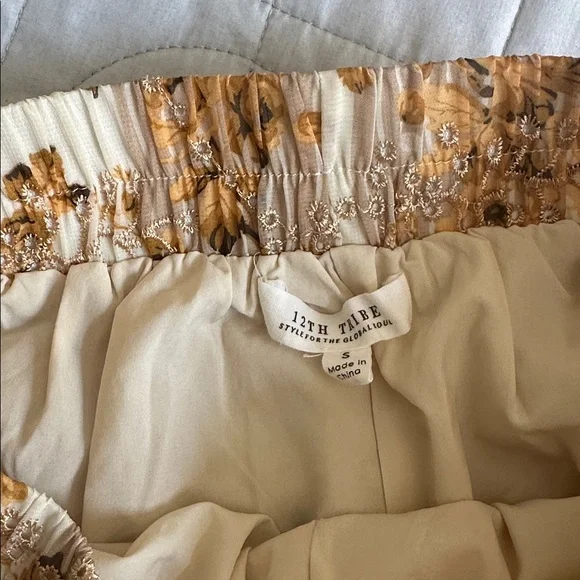 <3 12TH TRIBE Floral Short - Picture 7 of 7